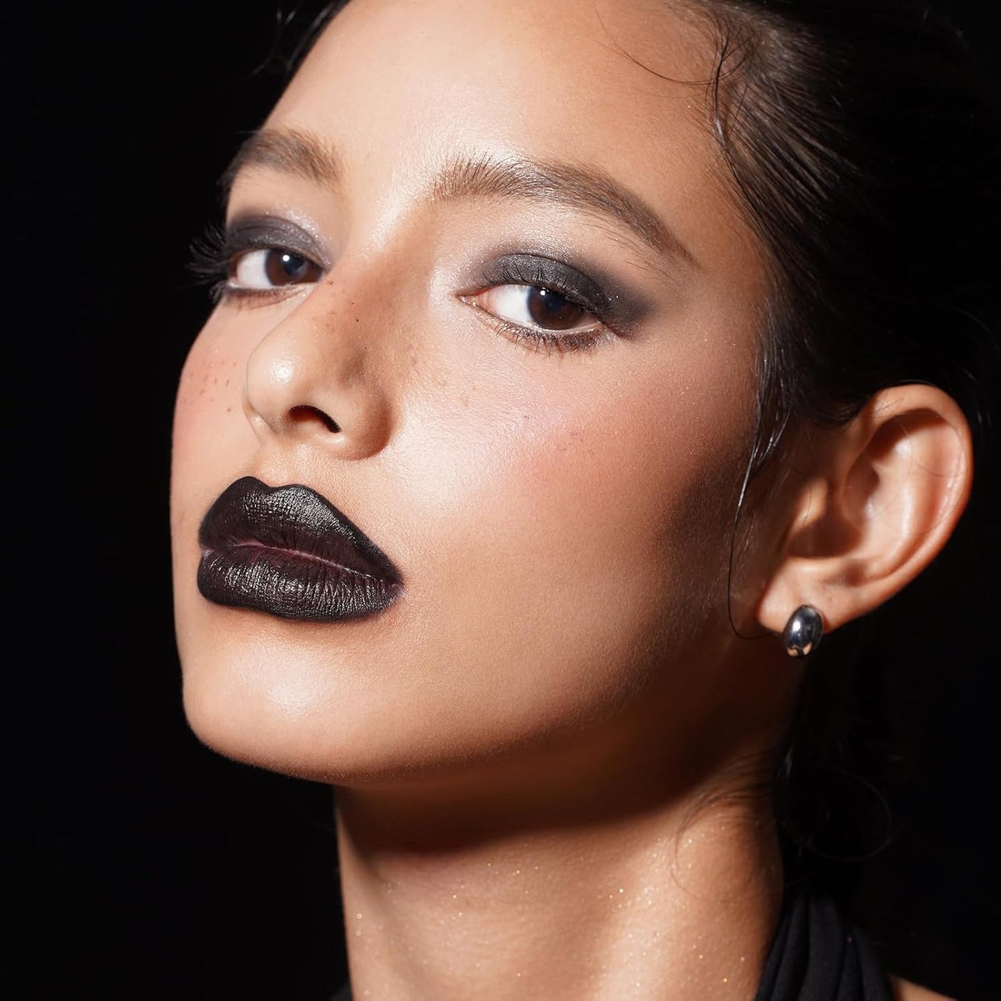 Oulac Black Satin Liquid Eyeshadow&Eyeliner–Glitter Shimmer Metallic Cream Shadow, Ultra Pigmented & Long Lasting, Smudge-Proof Buildable Formula for Bold Smokey Eye Makeup, Vegan & Cruelty-Free SA10