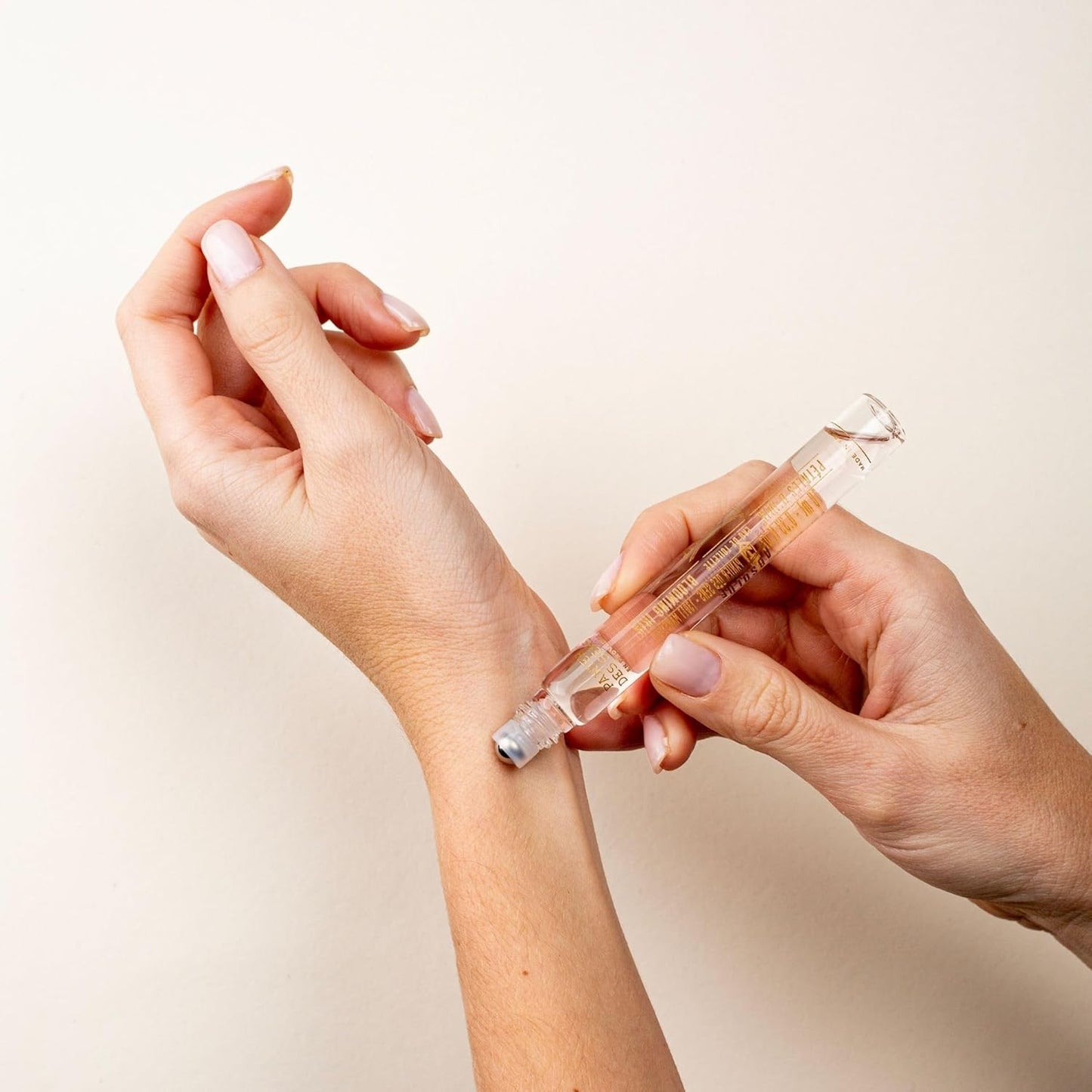 Panier des Sens – Geranium Rosat Roll-on Eau de Toilette 0.3 Floz – Floral & Herbal Fragrance - Mini Perfume for Women - Parfum Crafted in Grasse, France - Daily Use - Light Travel Perfume