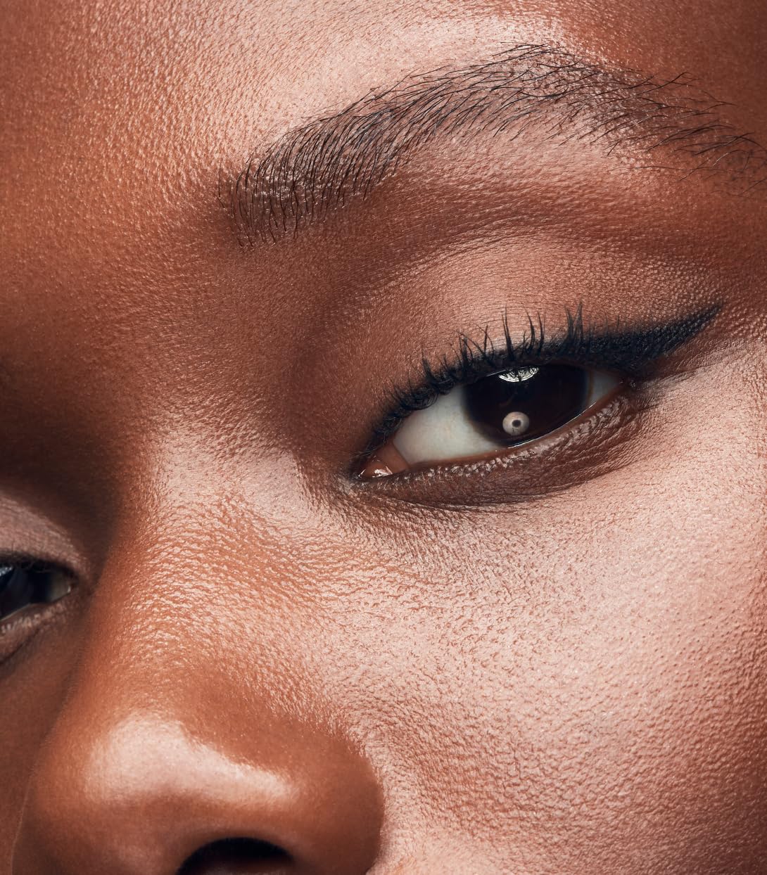 MAKE Beauty Eye Shaping Stylo - Cream Eyeshadow Stick. 4-in-1 Shape, Define, Contour, and Shade Eye Shadow for Versatile Makeup Looks. Long-Lasting Creamy Formula. Shade - Altitude